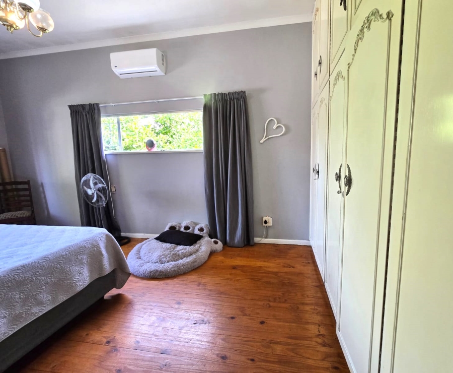 To Let 5 Bedroom Property for Rent in Lemoenkloof Western Cape